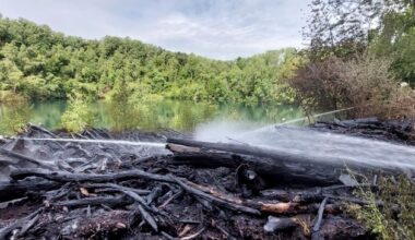 FW Königswinter: 400 m² Vegetation brennen im Naturschutzgebiet Eudenberg