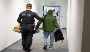 Dobrindt streicht Anwaltspflicht bei Abschiebehaft | Aktuelle Nachrichten aus Deutschland und der Welt