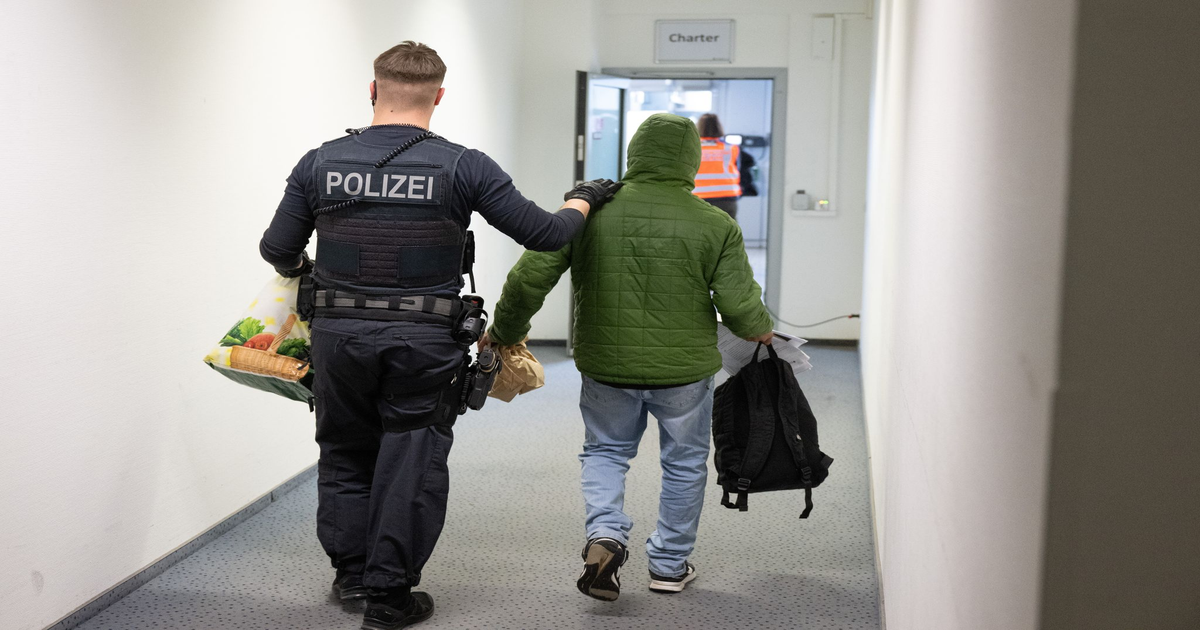 Dobrindt streicht Anwaltspflicht bei Abschiebehaft | Aktuelle Nachrichten aus Deutschland und der Welt