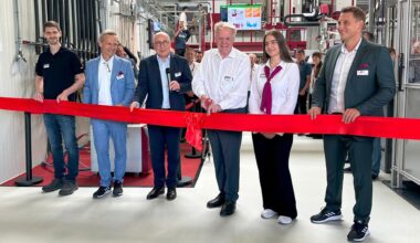 Wittmann eröffnet neues Technikum in Nürnberg