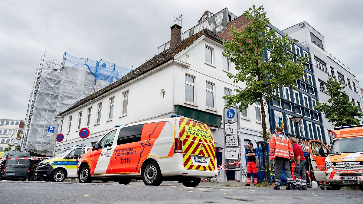 Niedersachsen & Bremen: Polizeieinsatz in Oldenburg - Mann springt von Hochhaus