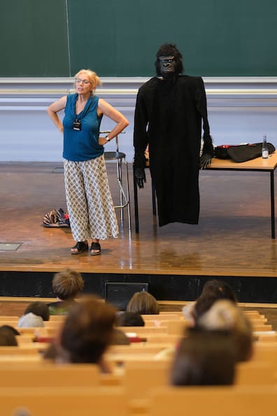 Gewinnerlesung mit Meike Haas und "Hilfe, meine Lehrerin ist ein Gorilla!
in der Uni Siegen
