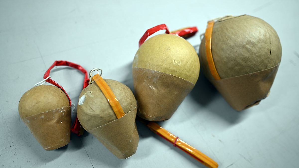 Berlin & Brandenburg: Kugelbomben und hunderte Kilogramm Pyrotechnik entdeckt