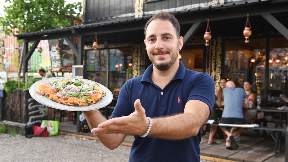 Fluffiger Teig zu erschwinglichen Preisen: Das verspricht Ninos Pizza Lounge im Bahnwärter Thiel.