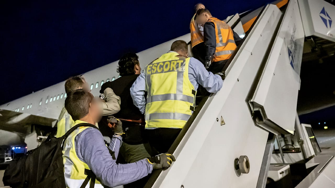 Italien nahm NULL von 3824 Migranten aus Deutschland zurück | Politik