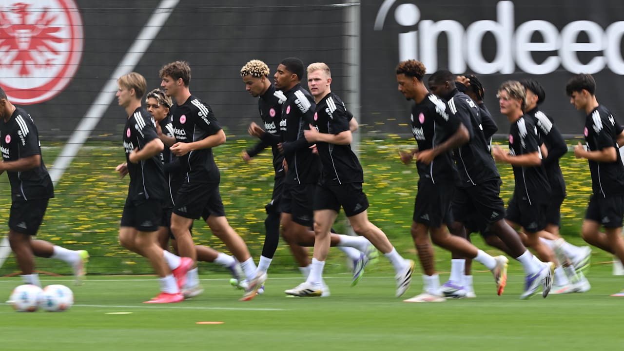 Eintracht Frankfurt: Nächstes Trikot von Bundesliga-Klub aufgetaucht! | Sport