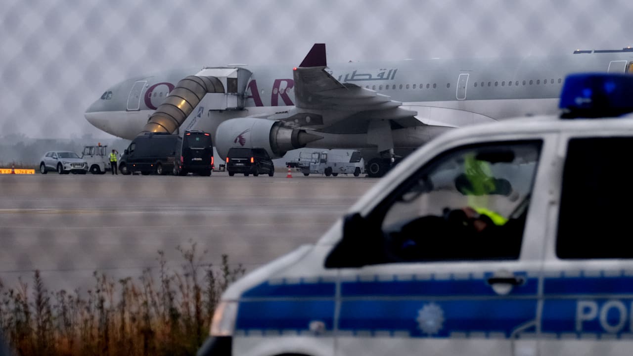 Regierung startet geheimen Abschiebeflug von Leipzig nach Afghanistan | Regional