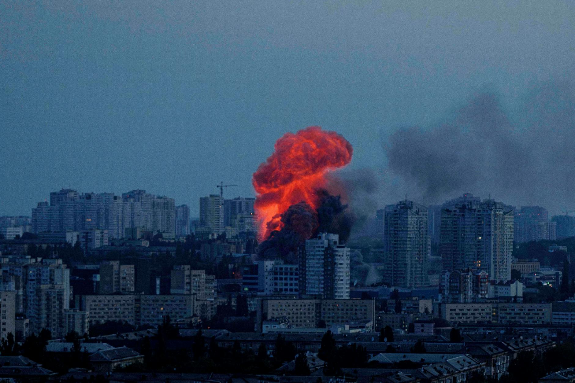 6. Juni 2025, Kiew: Explosion nach einem russischen Luftangriff auf die ukrainische Hauptstadt.