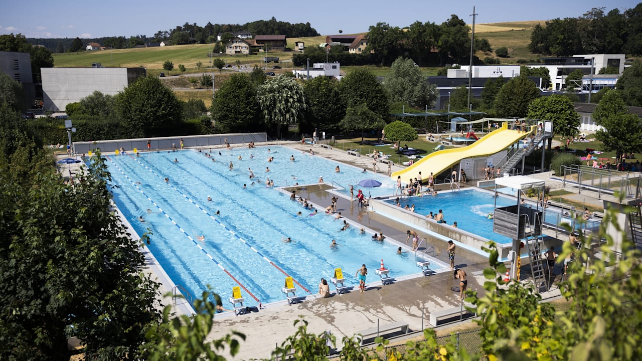 Nach Verbot für Ausländer: Schweizer stürmen „ihr“ Freibad in Pruntrut | Politik