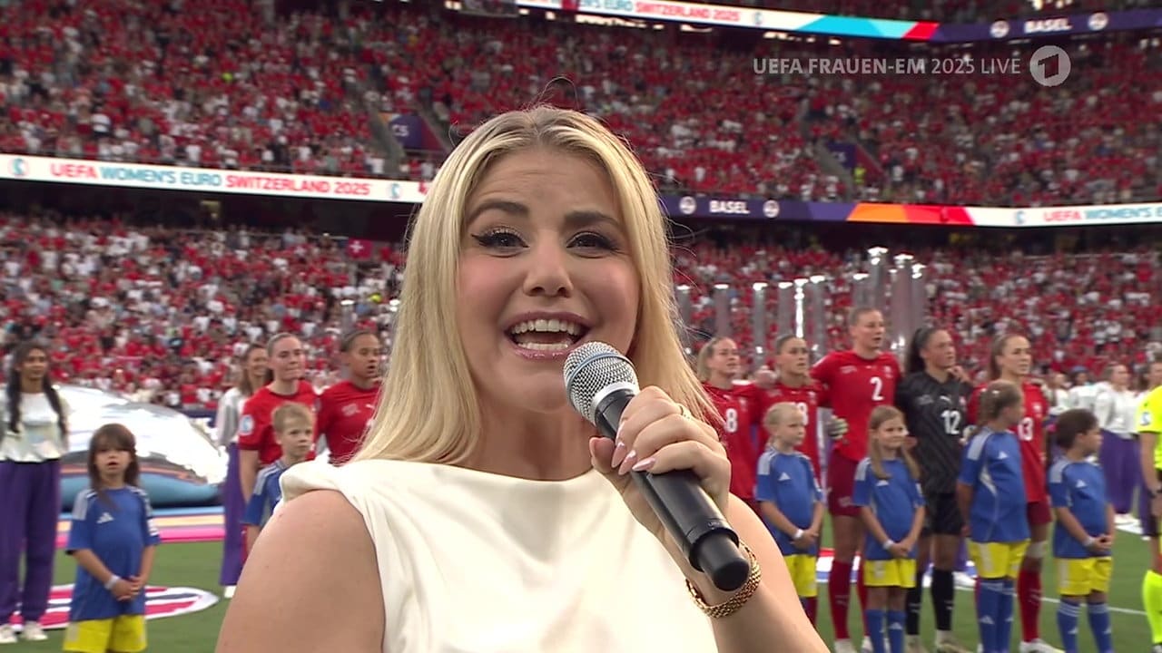 Frauen-EM 2025: Schlager-Star Beatrice Egli singt Schweiz-Hymne | Sport