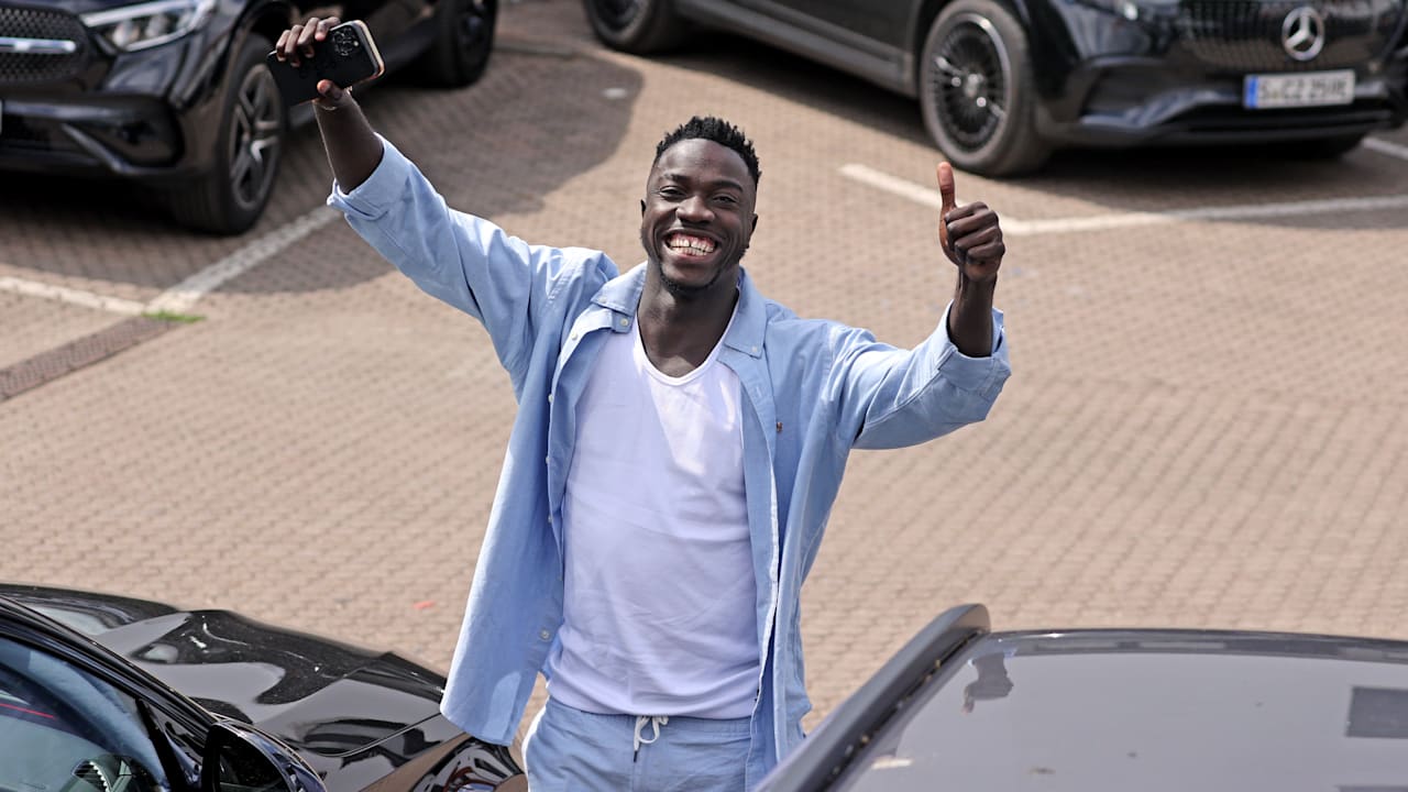 VfB Stuttgart: BILD traf ihn am Parkplatz: So strahlt nur Stuttgarts Silas! | Sport