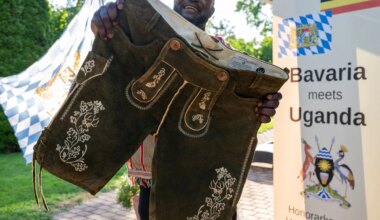 Oktoberfest - Ankole-Rind statt Hirsch: Uganda entdeckt die Lederhose - Bayern