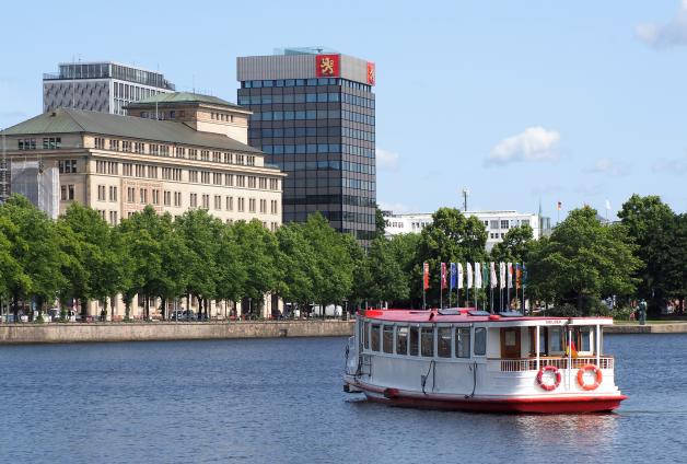 Alsterdampfer MFS Sielbeck auf der Binnenalster.