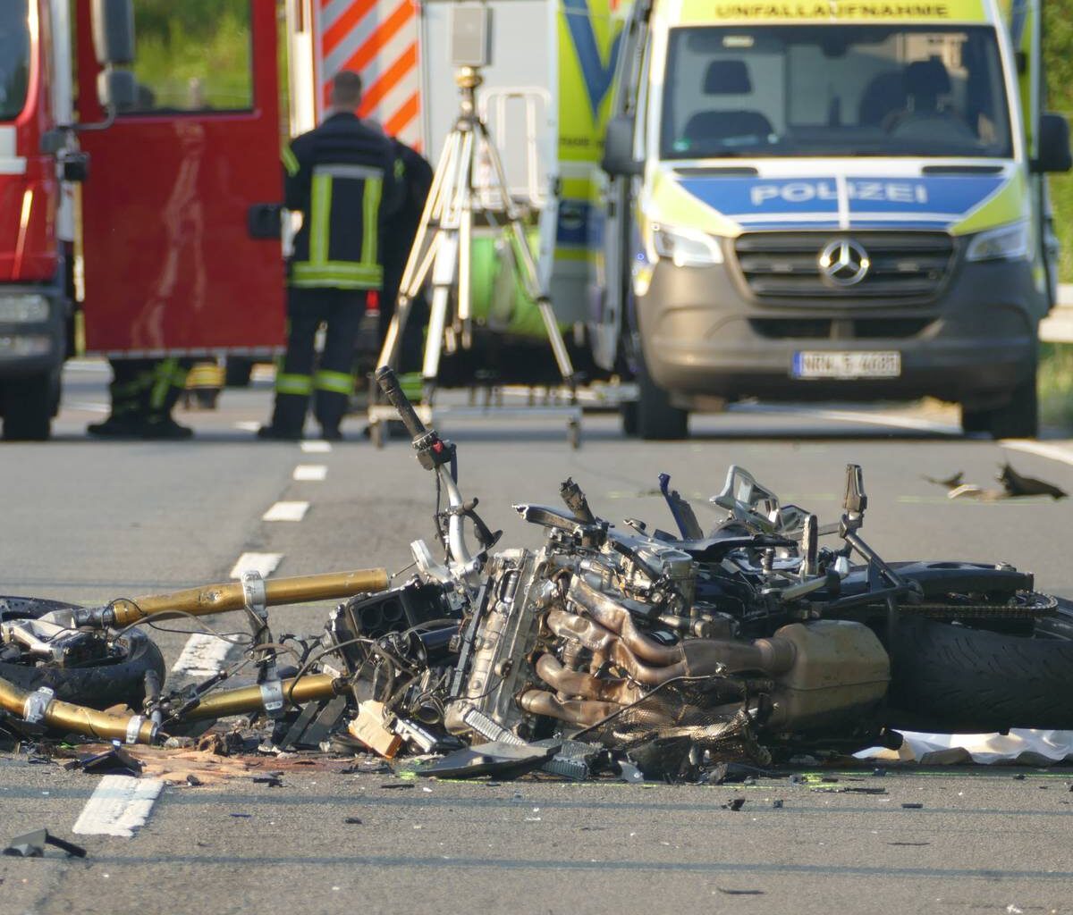 Zwei Motorradfahrer sterben bei Unfall nahe Troisdorf
