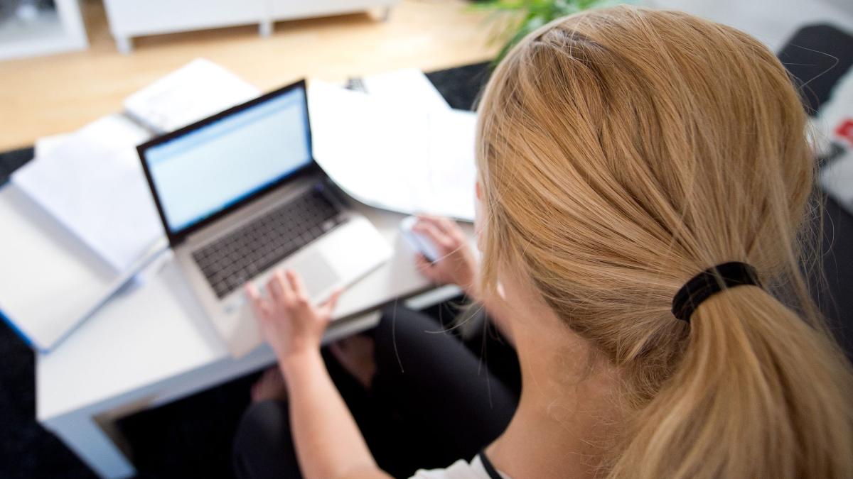 Der Arbeitsmarkt in Augsburg stagniert im Juni