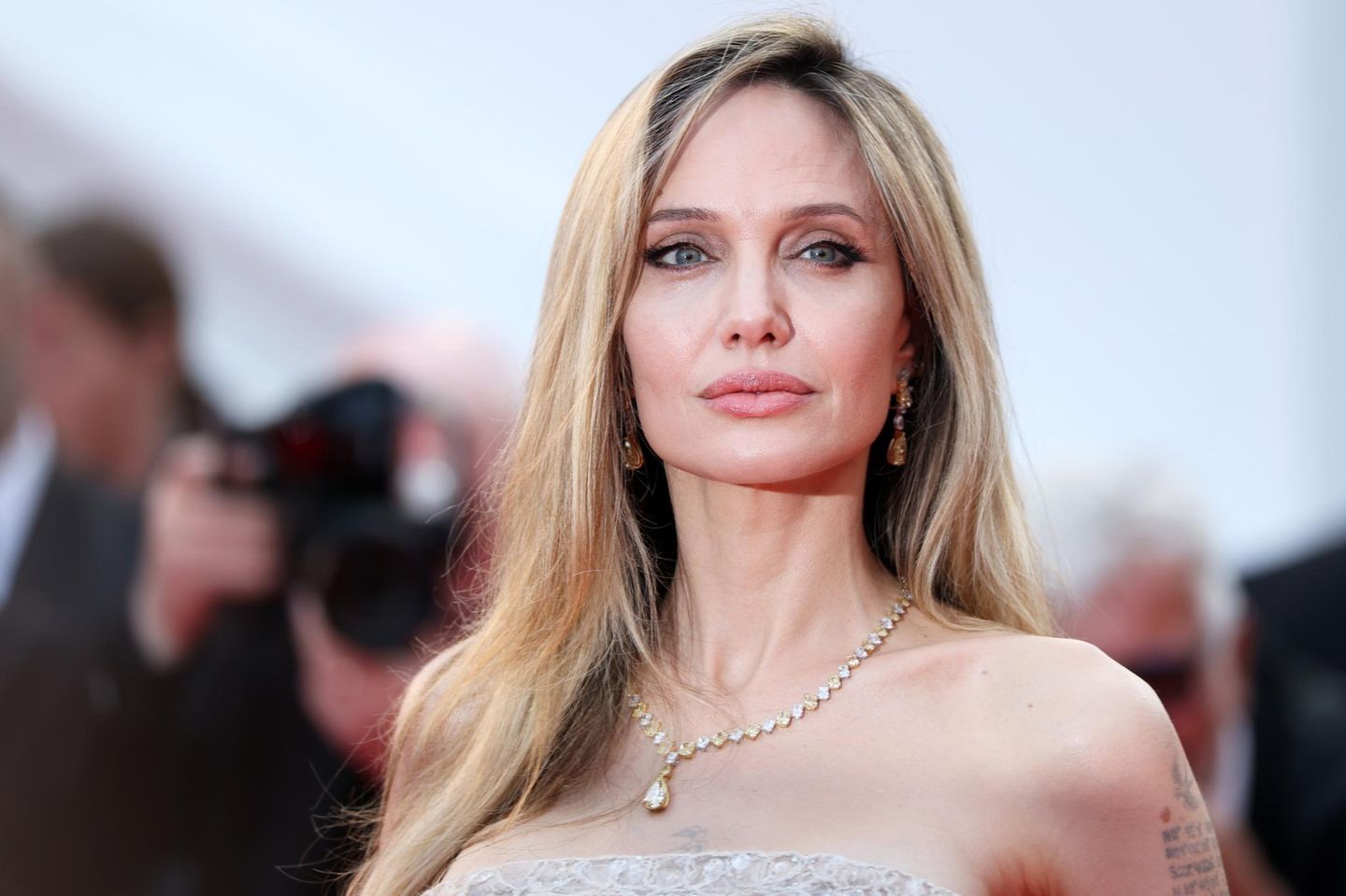Angelina Jolie: Sie muss lernen loszulassen