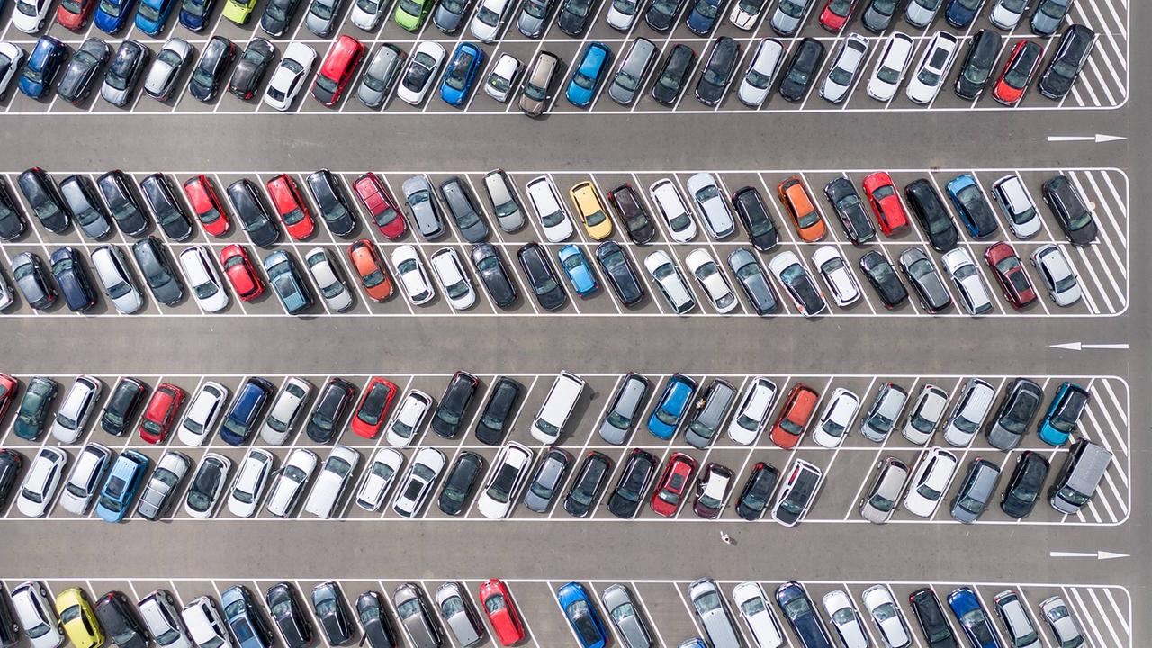 Deutscher Automarkt schrumpft im ersten Halbjahr weiter