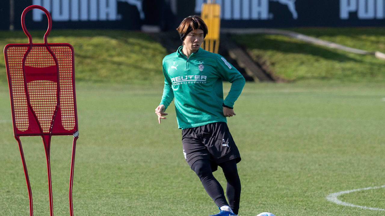 Borussia Mönchengladbach: Gladbach in der Itakura-Klemme | Sport