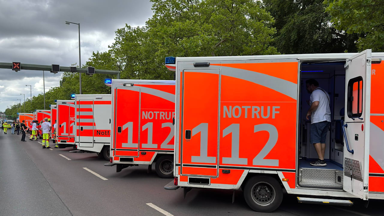 16 Verletzte nach Bus-Unfall in Berlin-Charlottenburg | Regional