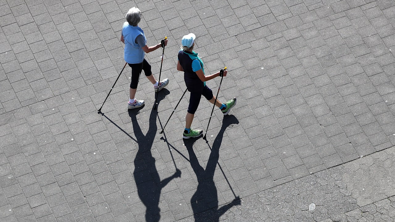 Beamte: Erstes Bundesland bedient sich aus Pensionskasse | Politik