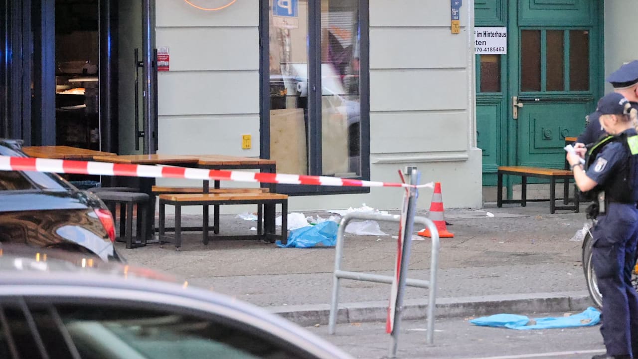 Berlin: Mann (26) vor Restaurant niedergeschossen | Regional