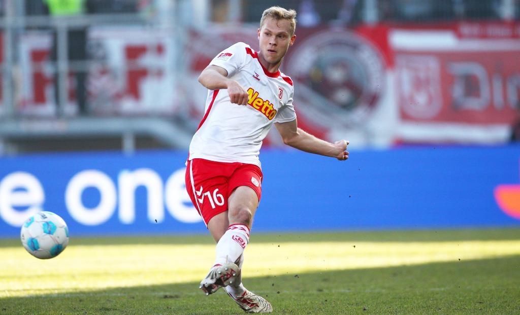 Jahn-Innenverteidiger soll kurz vor einem Wechsel zu Zweitligist Eintracht Braunschweig stehen