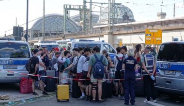 Hunderte Reisende seit Stunden am Hauptbahnhof in Dresden gestrandet