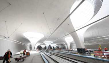 Die Oper, der Bahnhof und die verlorene Zeit