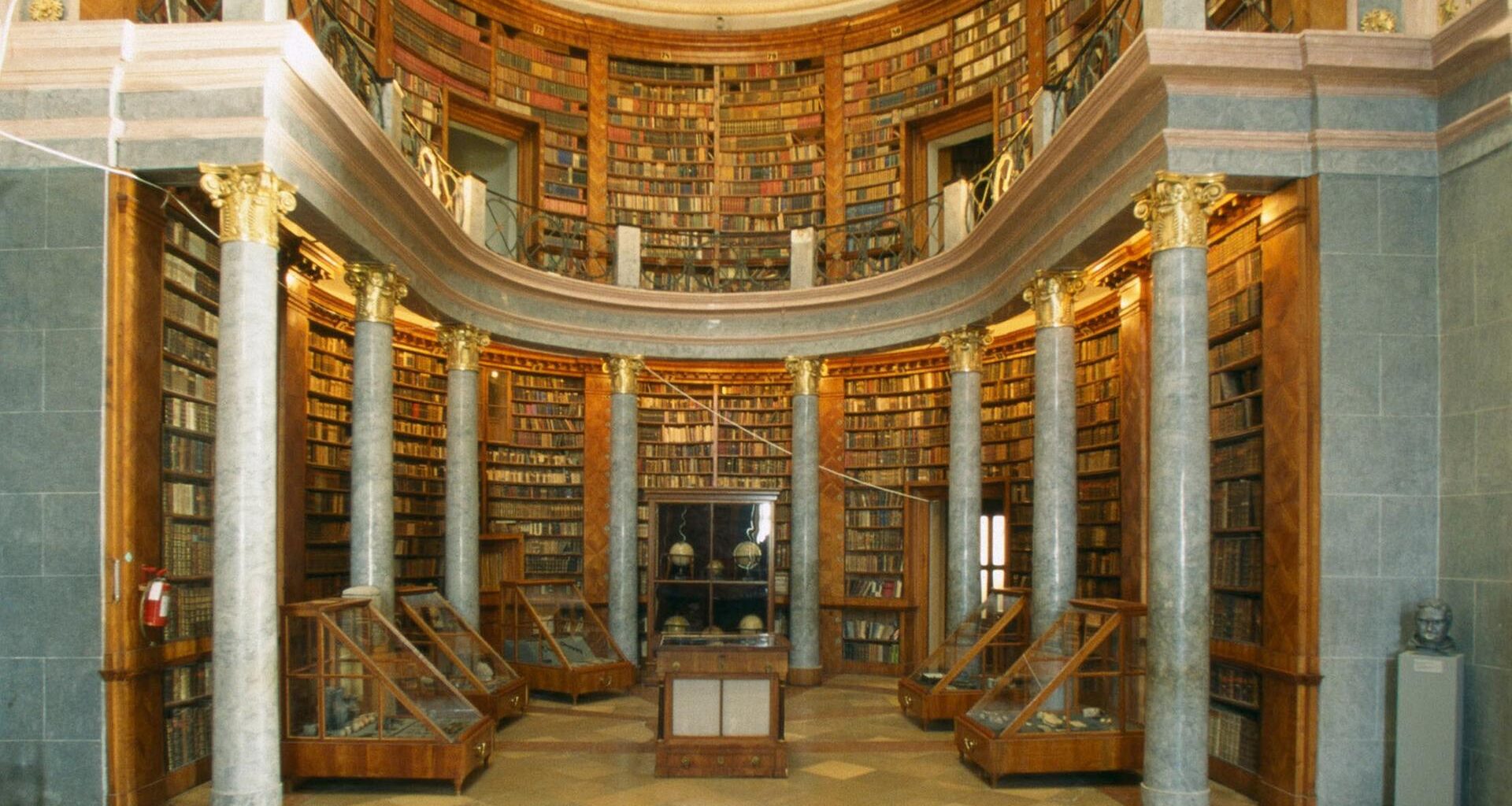 Klosterbibliothek in Pannonhalma (Ungarn), Benediktinerabtei St. Martin.