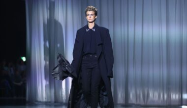 GNTM-Kandidatin Zoe in Schwarz auf dem Laufsteg von Kilian Kerner