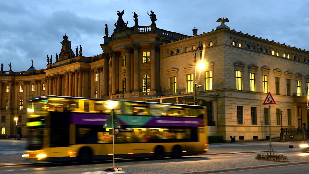 Berlin: Transfrauen im Bus sexuell belästigt – Staatsschutz ermittelt