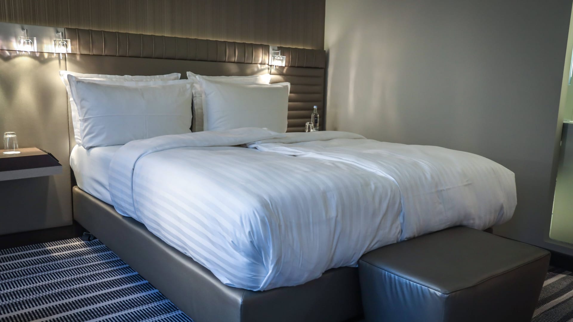 Bett im Steigenberger Airport Hotel (Symbolfoto): Die Hoteliers klagen über niedrige Auslastungen.