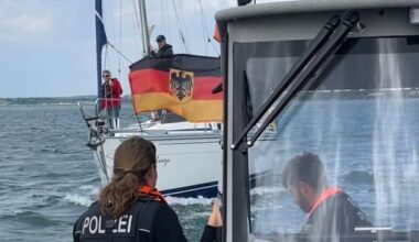 FW-E: Ausgedehnter Wohnungsbrand greift auf Dachstuhl über