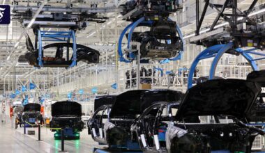 Autokrise: Luxusautohersteller Mercedes und Porsche in Not
