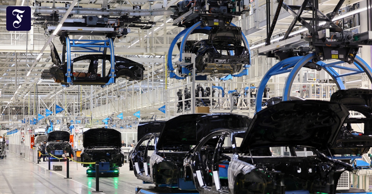 Autokrise: Luxusautohersteller Mercedes und Porsche in Not