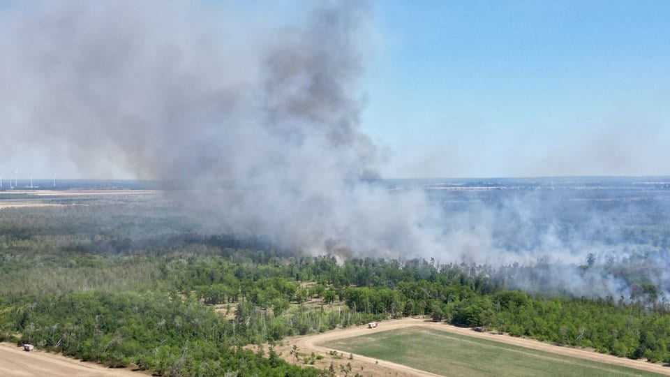 Ticker zum Waldbrand in Gohrischheide: Mehr als 400 Einsatzkräfte gegen die Flammen