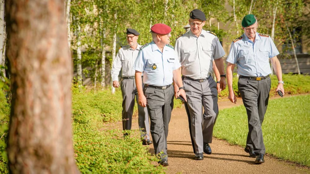 Zwei Generale zu Besuch in der Graf-Stauffenberg-Kaserne Dresden