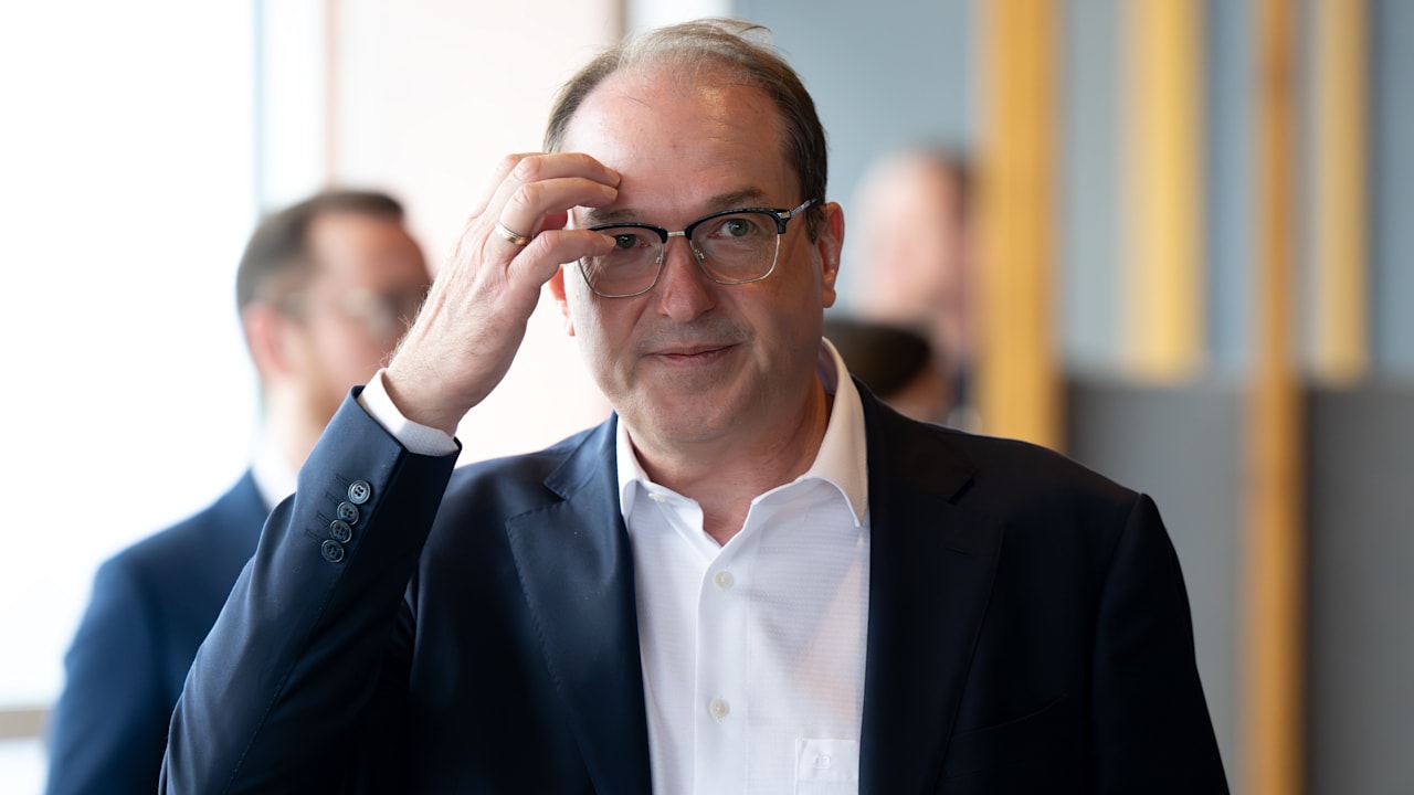 Alexander Dobrindt: Rüffel für Massen-Einbürgerung in Berlin! | Politik