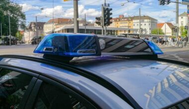Mann (66) verhilft in Augsburg Ladendieb zur Flucht und geht Verkäuferin an