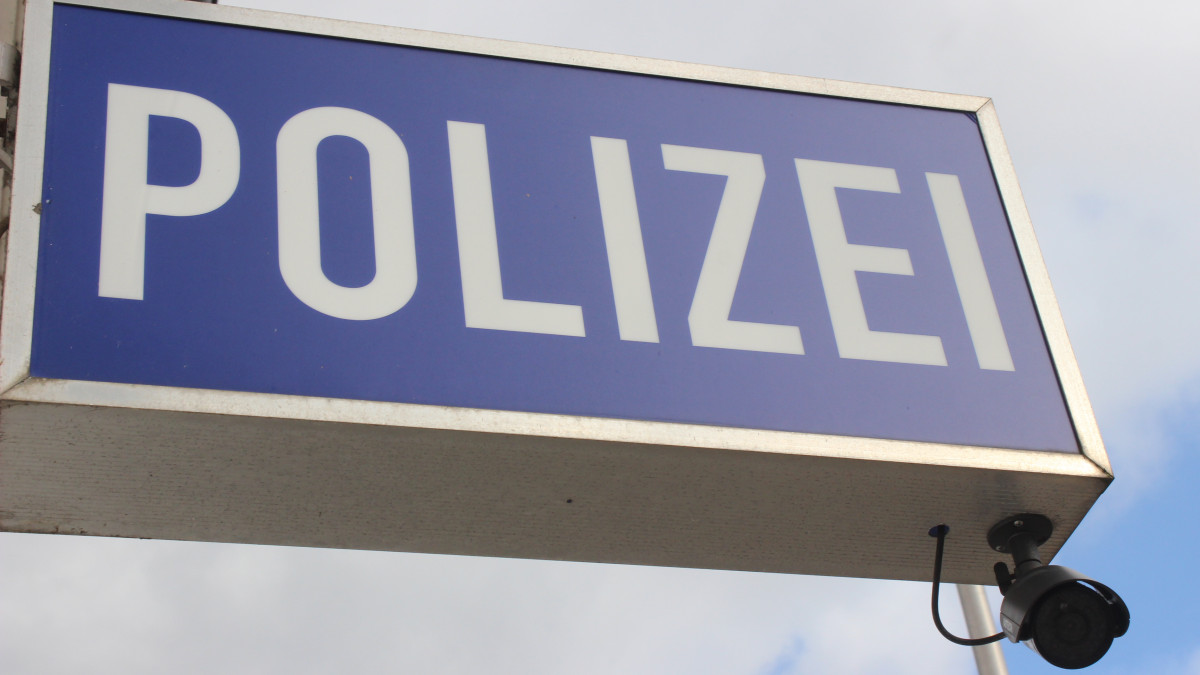 Wolfenbüttel: Unbekannte lockern Radmuttern auf Parkplatz