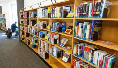 Urteil zu Stadtbücherei Münster: Wer braucht Warn-Aufkleber auf Büchern? - Kultur