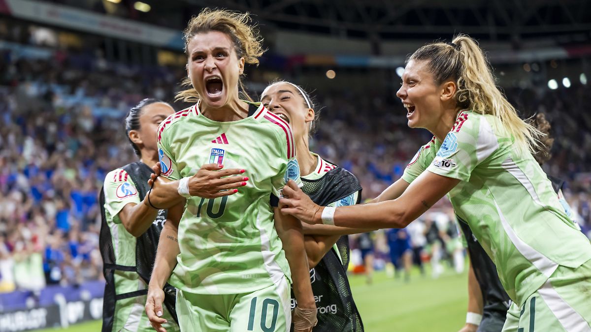 Drama um Superstar Hegerberg: EM-Euphorie: Fußball-Ikone Girelli lässt Italien spät ausflippen