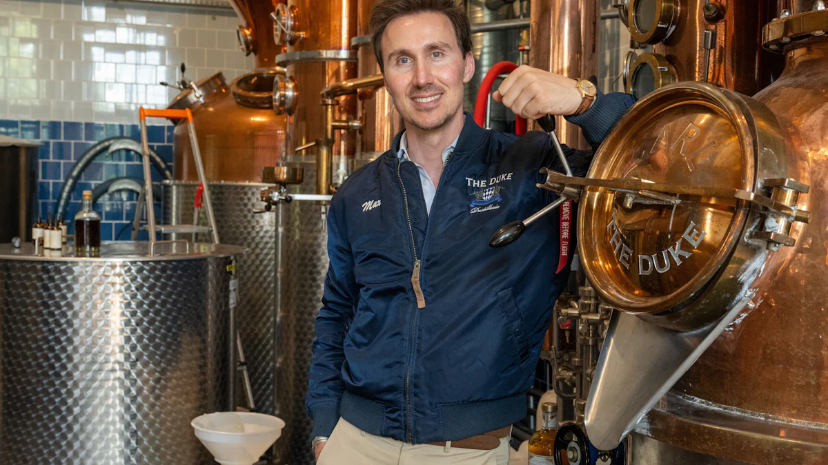 München: Warum die Destillerie "The Duke" für ihren alkoholfreien Gin Pfand verlangen soll - München
