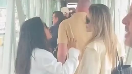 Angelina Jolie und Salma Hayek: Hier fliegen zwei Weltstars Linie | Unterhaltung