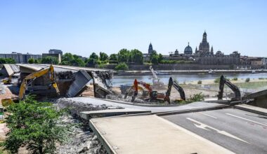 Nach Abbruch: Freigabe der Elbe für Dampfer und Schiffe im August geplant