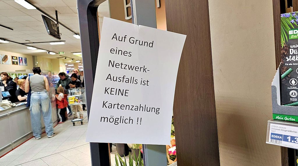 Im Edeka-Markt  in der Ludwig-Wucherer-Straße war am Montag zeitweise keine EC-Kartenzahlung möglich.