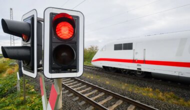 ICE-Strecke zwischen München und Berlin bleibt noch länger gestört - große Verspätungen - Bayern