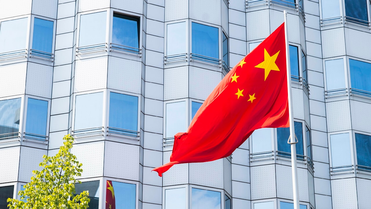 Kiesewetter: Berlin soll China-Diplomaten nach Laser-Angriff ausweisen | Politik