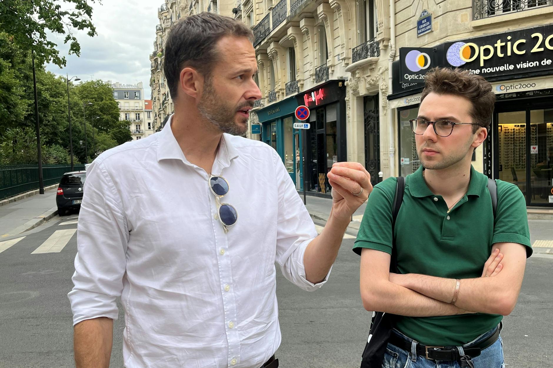 David Belliard (l.) ist Vize-Bürgermeister von Paris und kandidiert für die Grünen bei den Kommunalwahlen 2026. Bei einer Umfrage kam er mit 18 Prozent auf Platz drei. Auf Platz 1 steht eine konservative Politikerin.