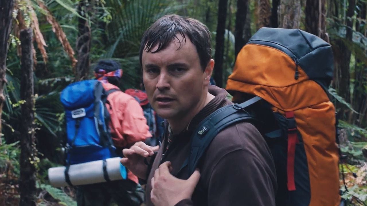 Er will Ruhe und Frieden, doch er wandert in den Tod: Deutscher Trailer zum Psycho- & Survivalhorror "Loop Track" - Kino News